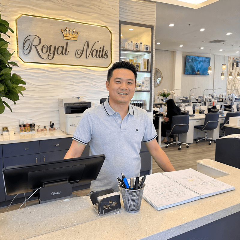 Anh Khoa tại Royal Nails