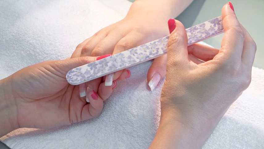 gel-nail-chipping-this-is-ohow-to-take-care-of-your-gel-nail-2