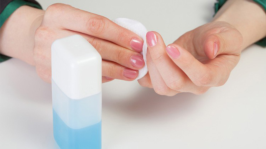 nail-polish-remover-acetone-easy-way-to-get-rid-of-old-nail-polish-1