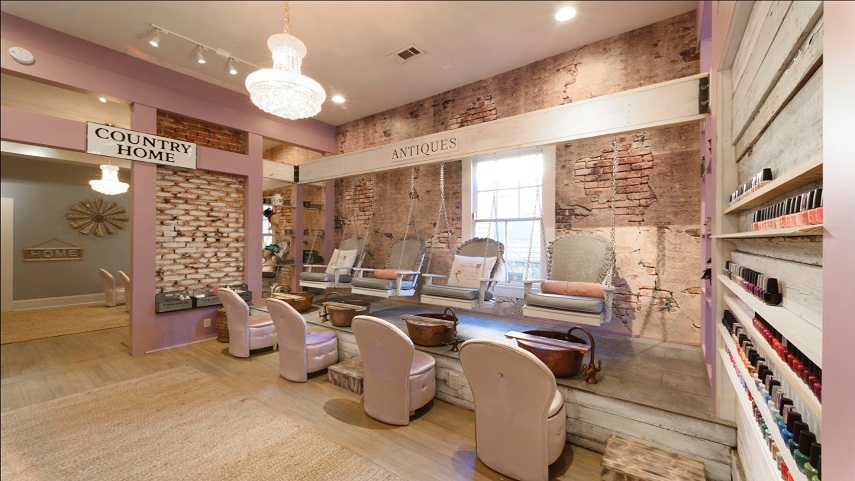 Southern Swings Nail Bar & Spa sẽ mang đến cho bạn trải nghiệm làm đẹp tuyệt vời nhất. Được thiết kế với phong cách hiện đại và độc đáo, tiệm nail này sẽ khiến bạn cảm thấy như đang đến một resrot sang trọng. Chắc chắn bạn sẽ yêu thích không gian và dịch vụ tại đây.